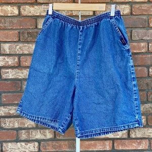 VINTAGE Chic jean shorts, high waisted.